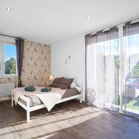 Vakantiehuis Maison De Avec Piscine *